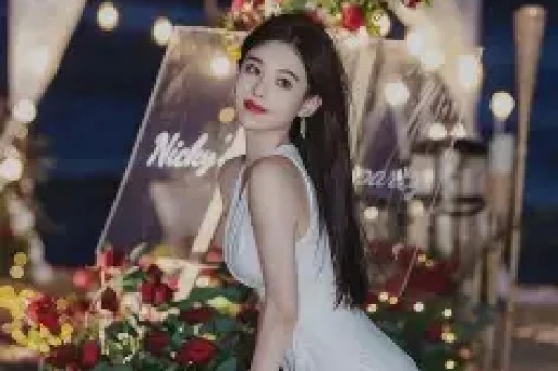 电梯亲吻门事件宋珍珍多张美照曝光深圳数名富豪都爱过她